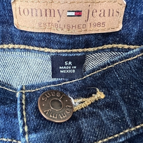 Tommy Hilfiger Straight Leg Relaxed Jeans - Picture 5 of 6